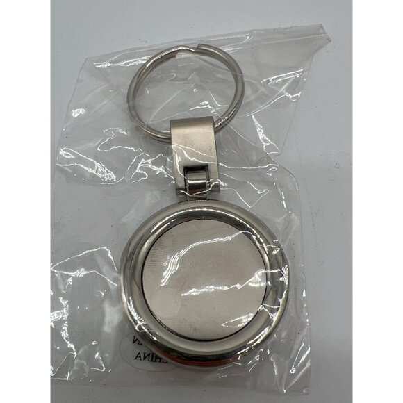 Silver Round Metal Keychain With Polished Finish & Engraving Space - Picture 2 of 4
